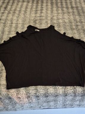 Edgely 🖤Black Cold-Shoulder Top (910)
